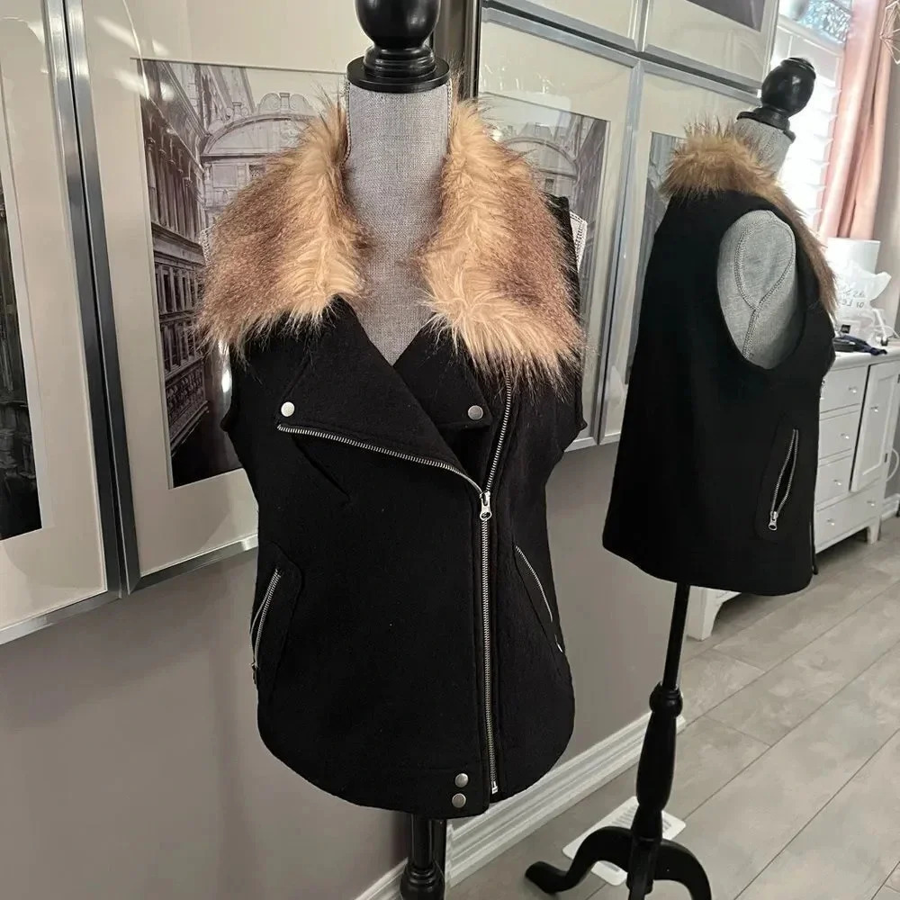 LOVE TREE NWOT Black Wool Textured Vest with Beige Faux Fur Collar, Size L